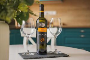 Byt s veľkou terasou a balkónom v centre mesta!