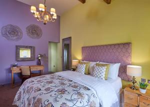 Quadruple Room room in The White Hart at Lydgate