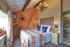 Deluxe Family Room room in The White Hart at Lydgate