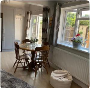 Ty Bach Melyn, car parking and private courtyard