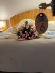 Pensiunea Casa Dimitrios-Baile Herculane -Casă Boemă cu vedere la munte apă atmosferă intimă