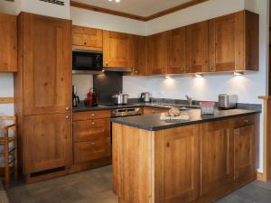 Apartment Terrasses du Paradis 5B by Interhome