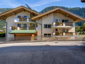 Apartment Rosa-2 by Interhome