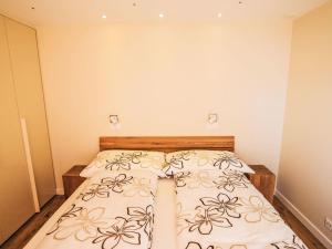 Apartment Cristal-9 by Interhome