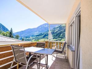 Apartment Cristal-9 by Interhome