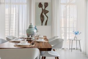 Luxury Penthouse Retreat - Private Beach, Breathtaking Palm and Marina Views