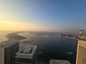 Luxury 3BR Penthouse Retreat - Private Beach & Marina Views