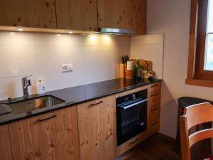 Chalet Chalet Les 3 Marmottes by Interhome