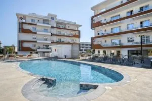 Modern & Stylish Pool 5 Min to Beach & MyMALL - Trakhoni