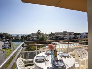 Apartment Heliotel Marine-2 by Interhome