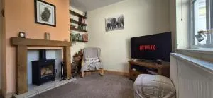 Aldridge Bungalow Short Walk From Fairlawns Spa With Hot Tub - Pelsall