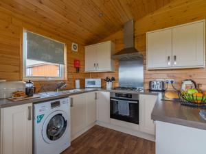 Chalet Loch Leven Lodge 21 by Interhome