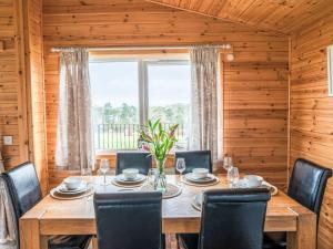 Chalet Loch Leven Lodge 21 by Interhome