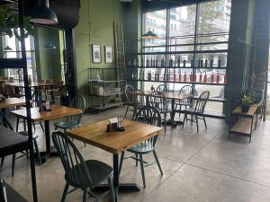 Swimming Paradise Apartments