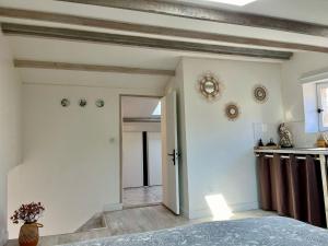 Maisons de vacances Havre de paix avec jacuzzi et jardin a pied du centre-ville : photos des chambres