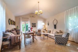 Casa Oliva by Kompas Villas