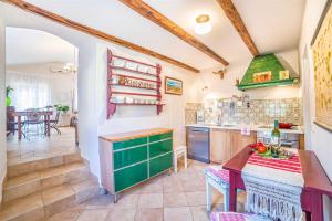 Casa Oliva by Kompas Villas