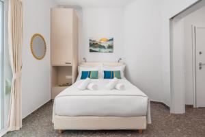 Elegant Intimate Studio in Piraeus near Pasalimani