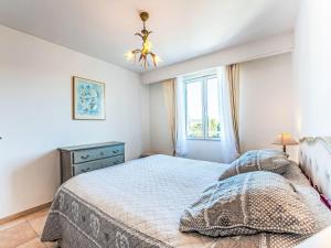 Apartment Le Domaine de la Baie-4 by Interhome