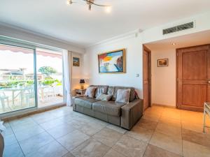 Apartment Le Domaine de la Baie-4 by Interhome