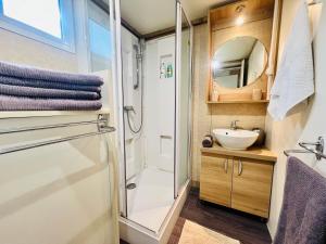 Chalets Chalet V tout confort proche des plages : photos des chambres