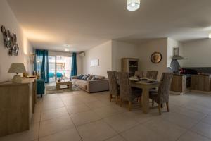 Modern 3BR w Terrace Near Beaches & Restaurants