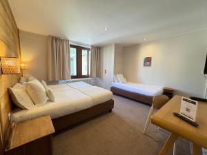 Confort Triple Room room in Les Gourmets - Chalet Hotel