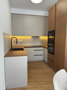 Apart Hotel Spa Resort Becici, Budva Апартаменты с двумя мастер-спальнями