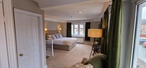 #4 - King Room at The Raven Hotel by PureStay
