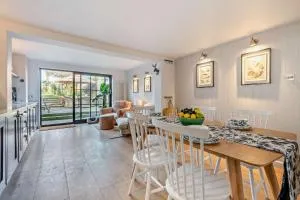 Saltwater Stunning Holiday Terraced House Milford on Sea Lymington Sleeps 6 - 米尔福德昂西