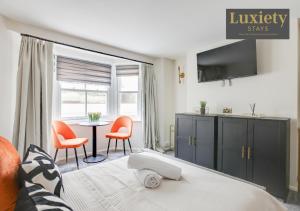 Stylish Studio By Luxiety Stays Short Lets & Serviced Accommodation Southend on sea With Smart TV, Netflix, Nr High Street