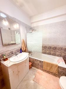 Spacious Double Room Garden View Good Natural Light SuperHost Stay