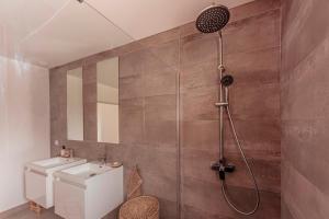 Maisons de vacances Villa Loura - Villa contemporaine avec piscine : photos des chambres