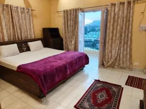 YoBro'sHouse - Mount Ābu