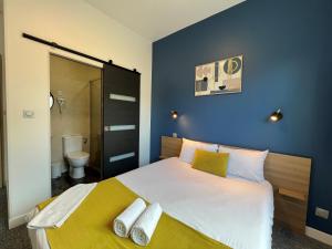Hotels Brit Hotel du Parc Niort Centre-Parking gratuit : photos des chambres