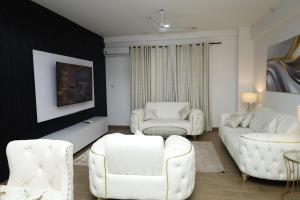 Exquisite 2 Bedroom Apartment in Nyali Private Pool and Gym Access