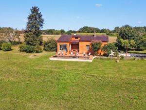 Maisons de vacances Maison renovee avec piscine privee, 3 chambres a Cales - FR-1-824-8 : Maison de Vacances