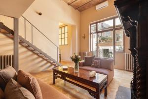 Casa Maestro, a Burghesius home