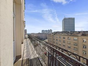 Exceptional Studio Located near Royal Baths Park by Noclegi Renters