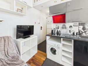 Exceptional Studio Located near Royal Baths Park by Noclegi Renters