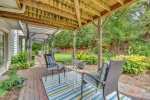 Pool and Patio, 8 minutes from Mall of Georgia!