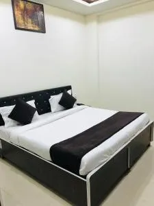 Hotel Crown Park,Indore - Maunda