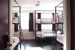 Bed in 6-Bed Mixed Dorm Ensuite room in Safestay London Elephant & Castle