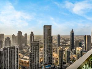 Skyline Serenity Holiday Home I Grande Signature 2 Bedroom Apartments I Persian Gulf Views I Free Parking, Gym, Pool & Wi-Fi