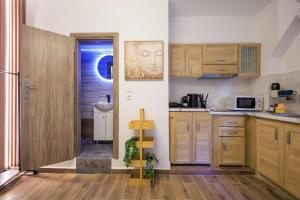 Aiolos Lux and Easy suite near the sea alimos