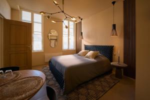 Suite atypique - Jacuzzi privatif en centre ville de Cognac