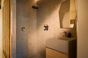 Appartements Suite atypique - Jacuzzi privatif en centre ville de Cognac : photos des chambres