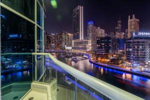 GuestReady - Fabulous home with Marina Canal views