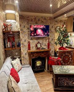 Looking Glass Cottage