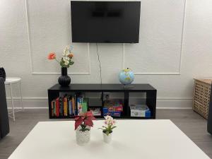 Cosy 2 Room Space Near Station